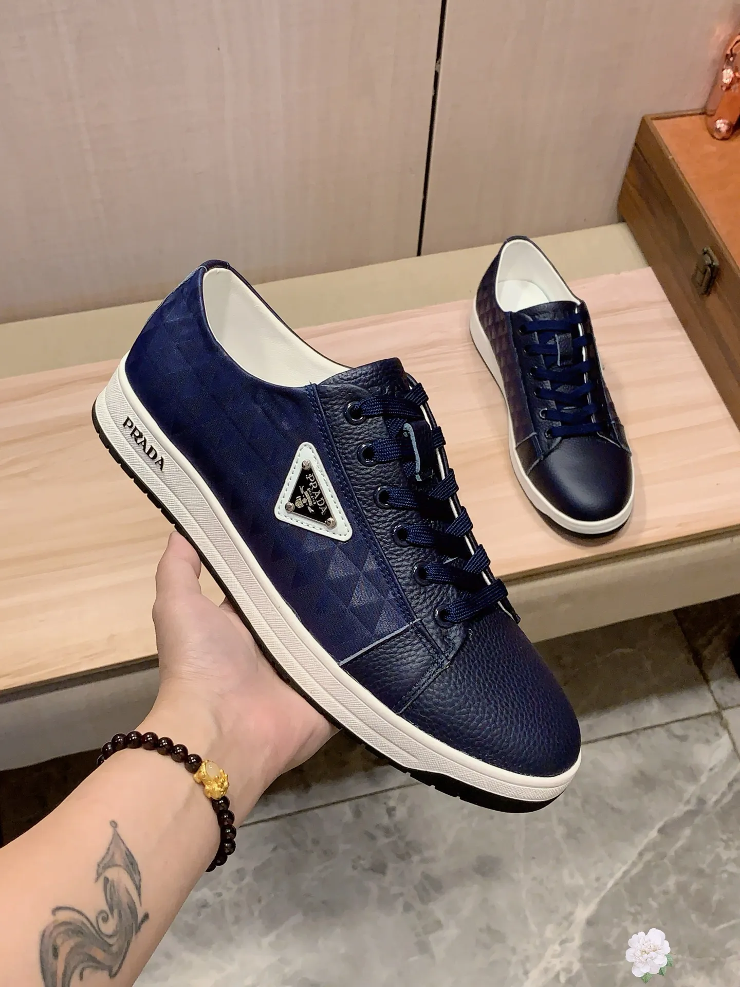Men's Men's Shoes💰420💰💰🎩🎩[Lightning][Lightning] "PRADA*" The latest and most popular casual shoes, top brand [seduce] luxury~purchase, top~quality. [Strong] The upper is made of imported breathable cowhide with material ➕ breathable sheepskin lining (•) and fine workmanship. The original stylish and stylish soft rubber wear-resistant and non-slip outsole is light and comfortable on the feet. The real thing looks better when photographed in real life. No. 143: Code: 38-44, 45 can be customized, 3️⃣ colors are available